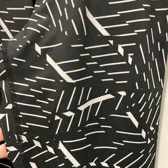 NIKE Pro Black Neon White Yoga Workout Capris Leggings - Picture 5 of 11